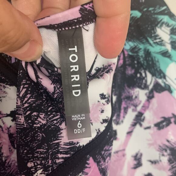 Torrid size 6 one piece swim suit floral black dd/f plus 6x - Picture 4 of 11